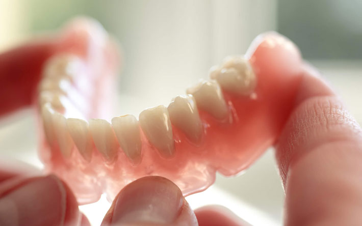Secretaria Municipal de Saúde faz triagem de pacientes para confecção de dentaduras