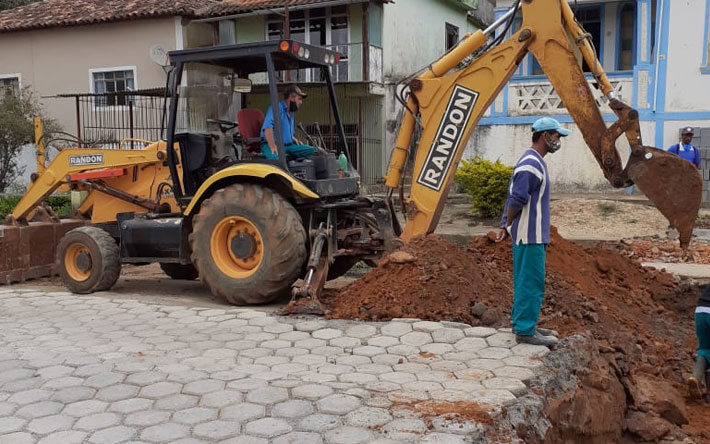 Obras emergenciais para evitar alagamentos na Avenida Bias Fortes