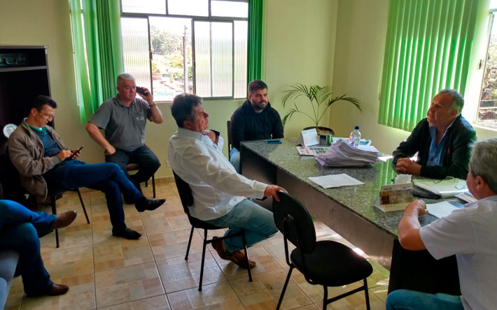 Equipe da empreiteira responsável pelas obras da estrada que liga Ibertioga a Barbacena reúne-se com representantes do nosso executivo e legislativo